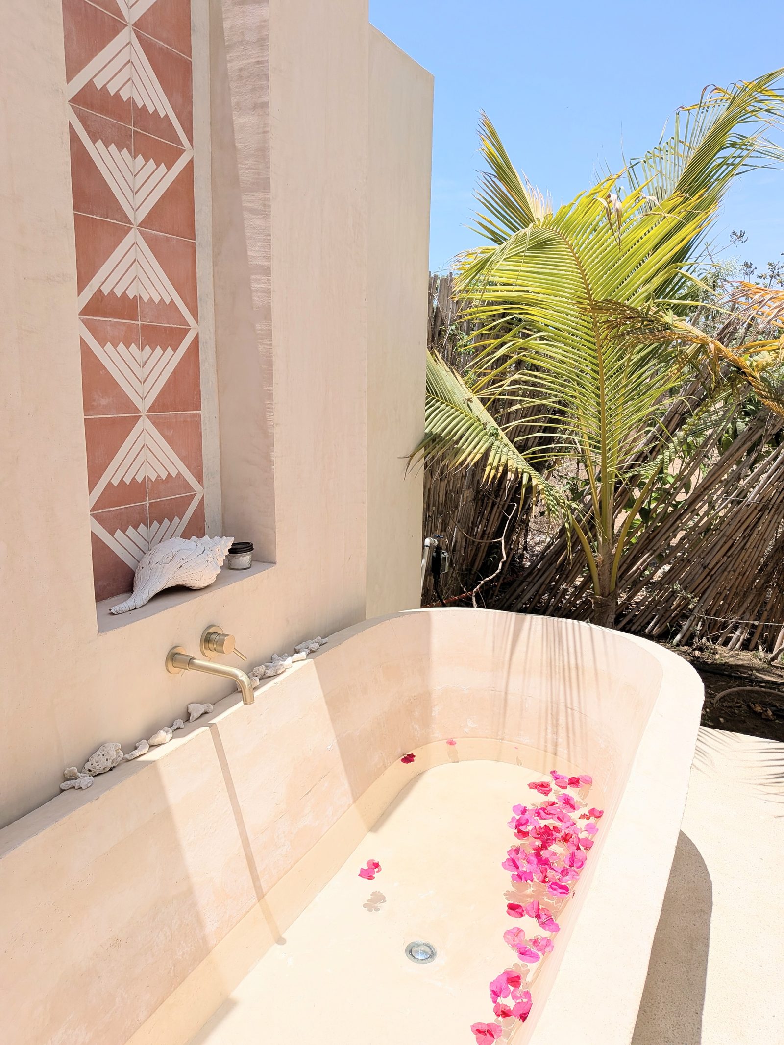 Suite Jardín bathtub