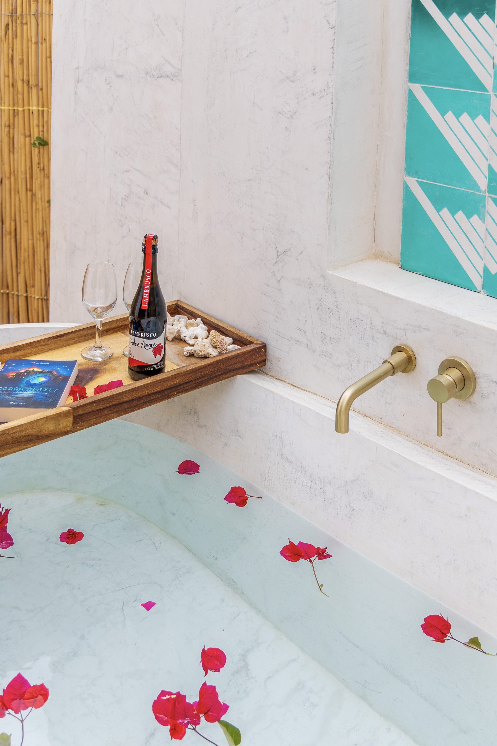 Suite La Tina bathtub